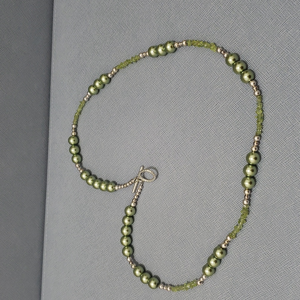 New Beautiful Peridot and Pearl Necklace